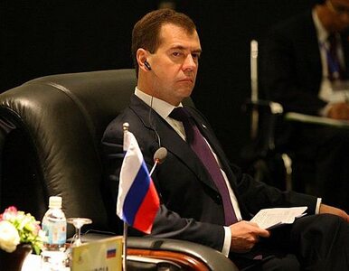 Miniatura: Rosyjskie elity odcinają się od Miedwiediewa