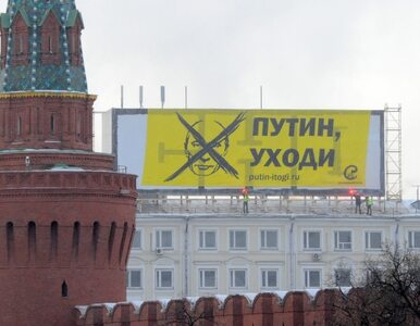 Miniatura: "Putin odejdź" - opozycja powiesiła baner...