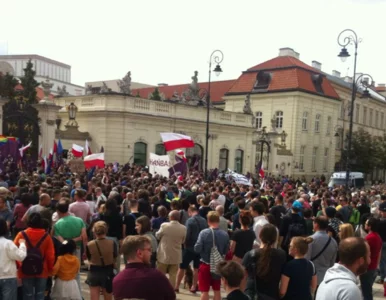 Miniatura: Protest przed Pałacem Prezydenckim....