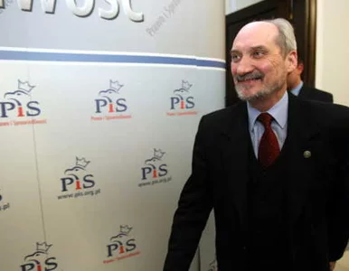 Miniatura: Macierewicz pozwał "GW" za naszą-klasę