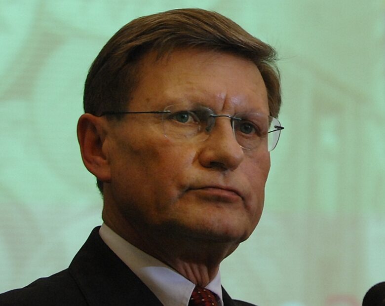 Miniatura: Balcerowicz: Nie wymieniać ministrów tylko...