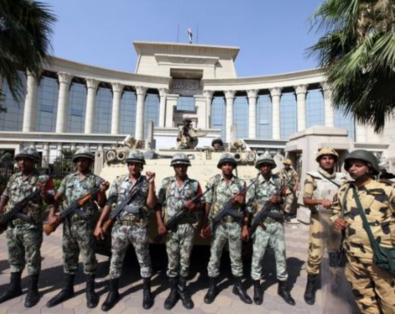 Miniatura: Egipt: armia odda władzę do końca czerwca