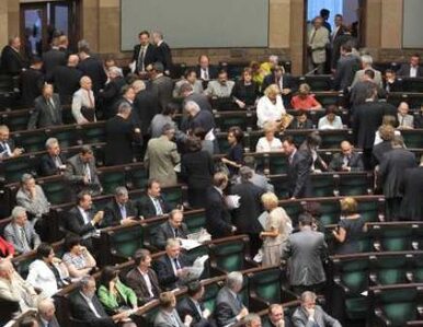 Miniatura: PiS bojkotuje posiedzenie Sejmu i składa...