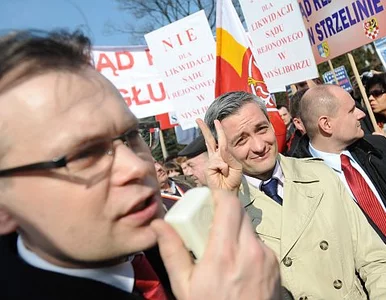 Miniatura: "Sądów ruina to wina Gowina". Protest...