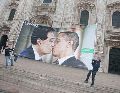 Reklamowy pocałunek Obamy oburzył Biały Dom