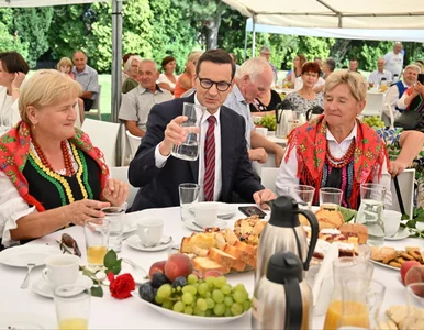 Miniatura: Morawiecki chwali się polityką senioralną...