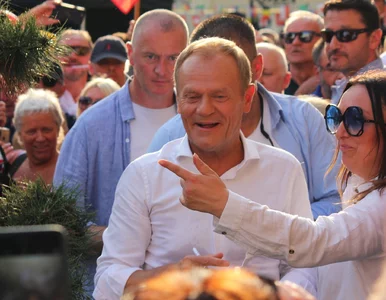 Miniatura: Donald Tusk dzwoni do przypadkowych osób....