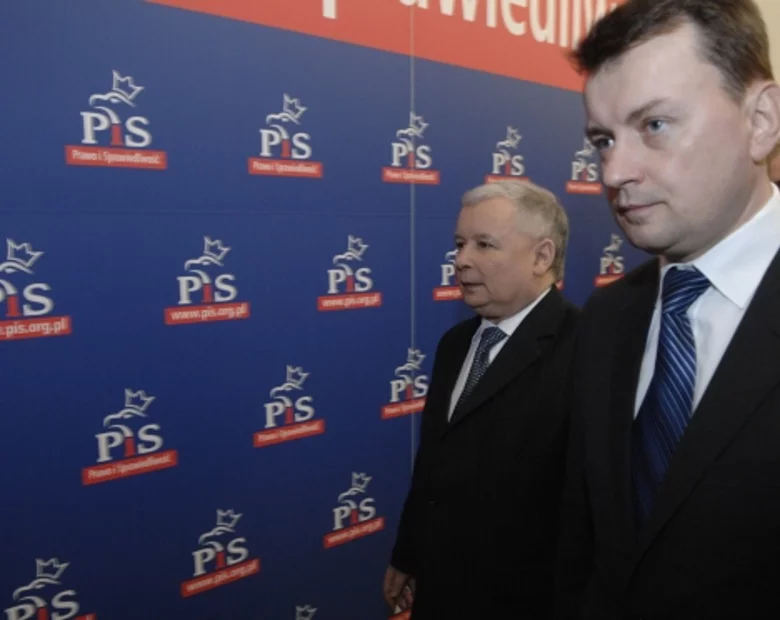 Miniatura: Błaszczak: PO, SLD i PSL prowadzą wspólną...