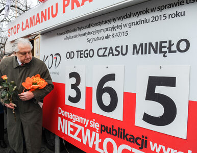 365 dni bez publikacji wyroku TK. Prof. Rzepliński wsparł protest KOD