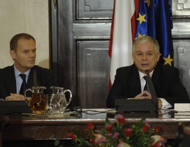Miniatura: Polacy nieufni wobec Kaczyńskiego i Tuska