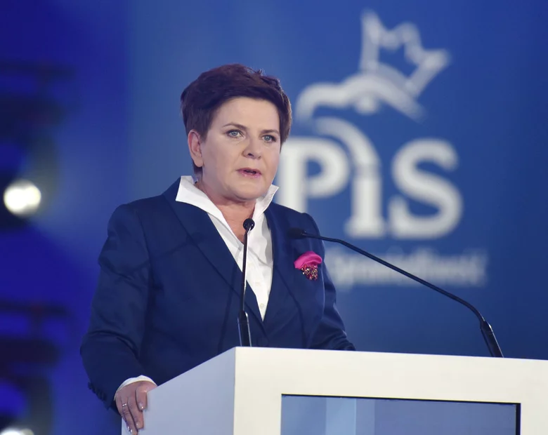 Miniatura: Macierewicz szefem MON. Szydło: Gowin...