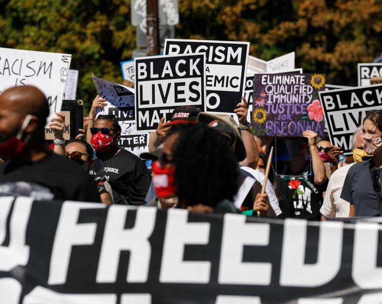 Miniatura: Demonstranci z Black Lives Matter starli...