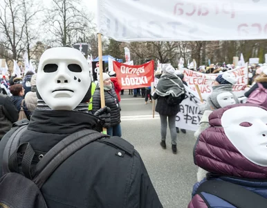 Miniatura: „Ostatki u Premiera”. Protest pracowników...