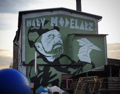Antoni Macierewicz bohaterem muralu. „Mały modelarz”