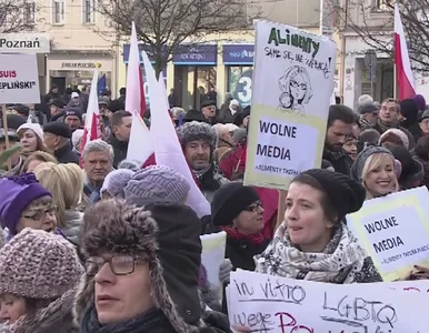 Miniatura: Manifestacje KOD przeciwko zmianom w...