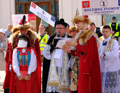 Manifestacja Rycerzy Chrystusa Króla w Warszawie. Na czele...